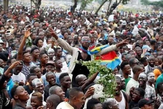 RDC : « Il faut laisser le peuple décider » : le débat sur le référendum s’invite déjà dans les rues de Kinshasa